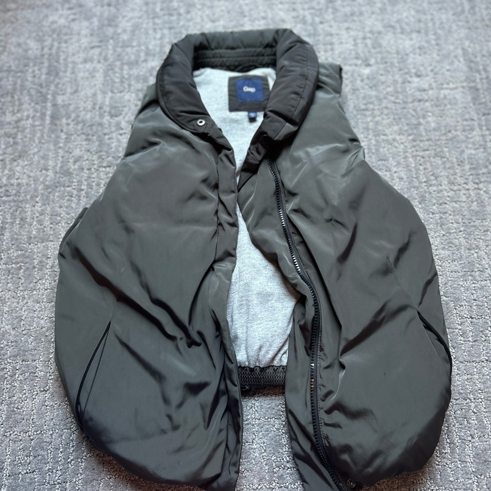 GAP Charcoal Puffer Vest